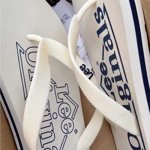 LEE flip-flops for men, perfect for summer, ideal for beach wear. main image 4
